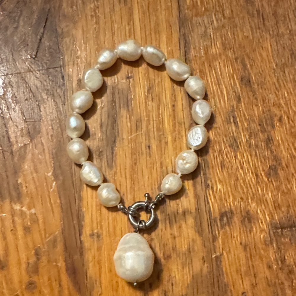 Elegant White Pearl Bracelet